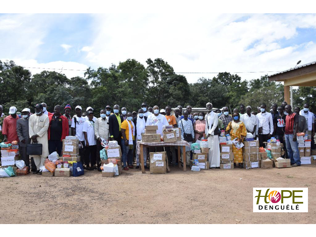 Hope Denguélé distribue des kits scolaires dans le Canton Bodjogo