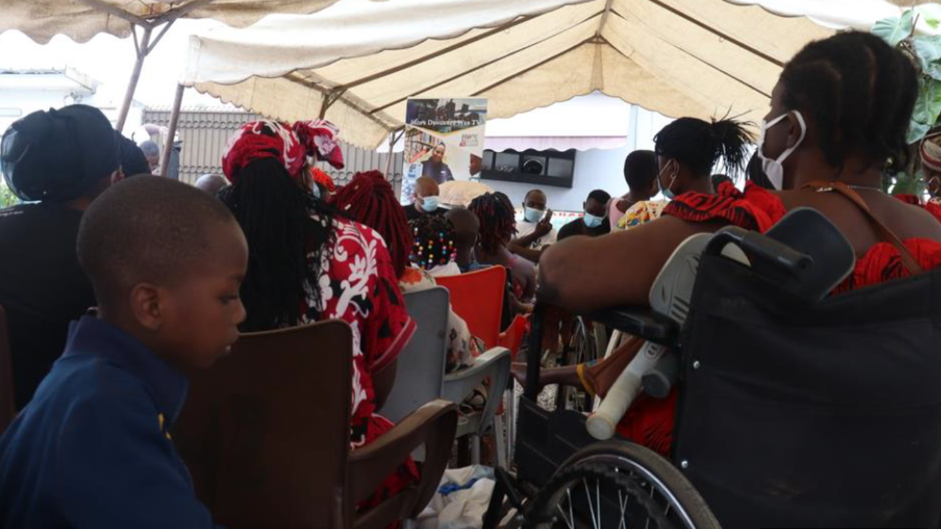 Hope Denguélé soulage les handicapés et orphelins